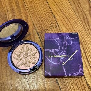 MAC Extra Dimension Skinfinish